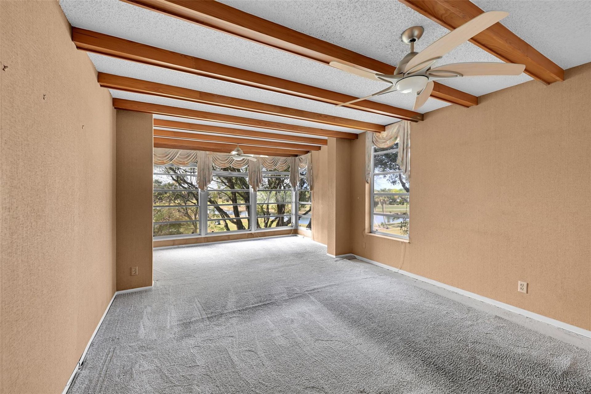 3960 Oaks Clubhouse Drive, Unit 407, Pompano Beach, FL 33069 Photo