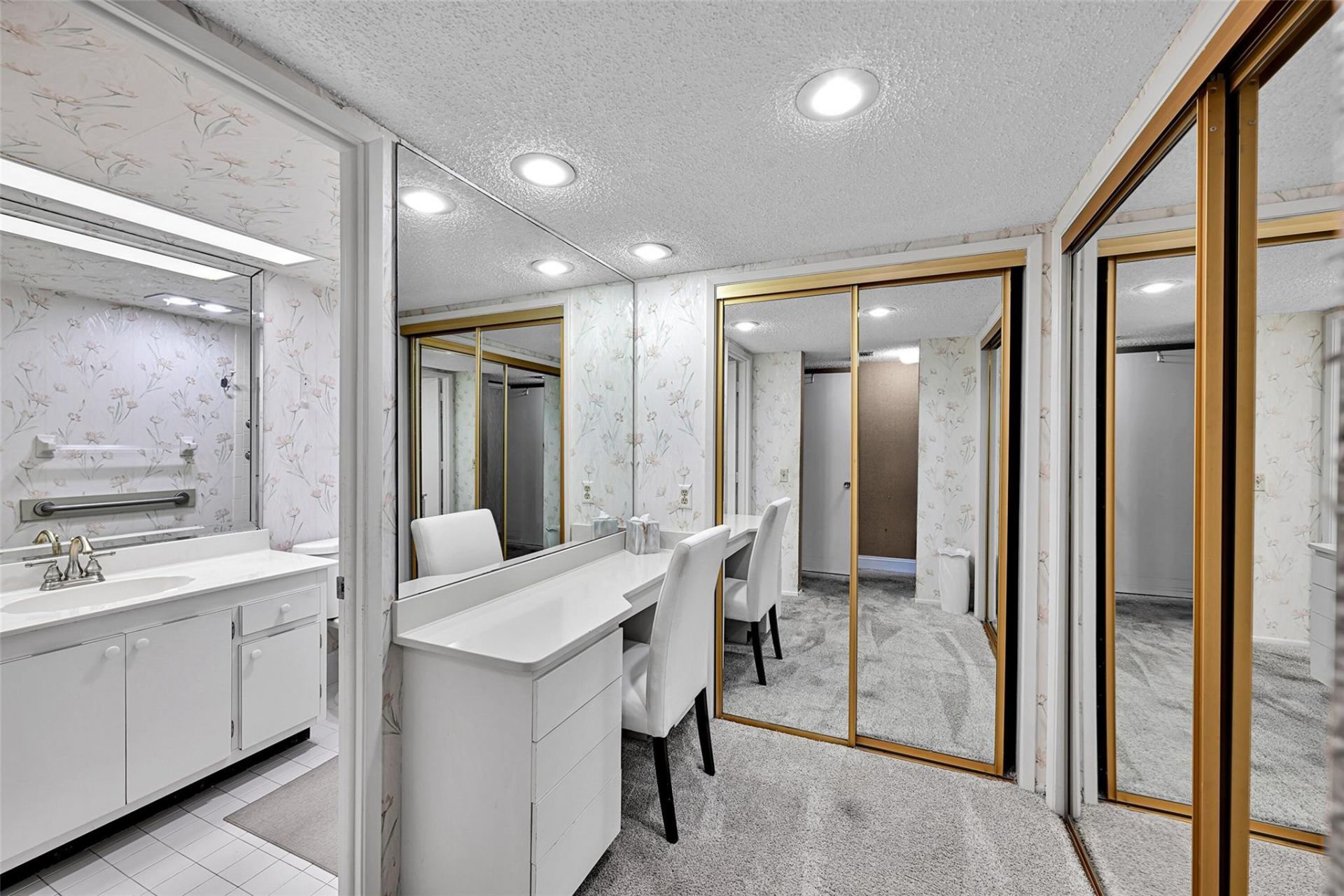 3960 Oaks Clubhouse Drive, Unit 407, Pompano Beach, FL 33069 Photo