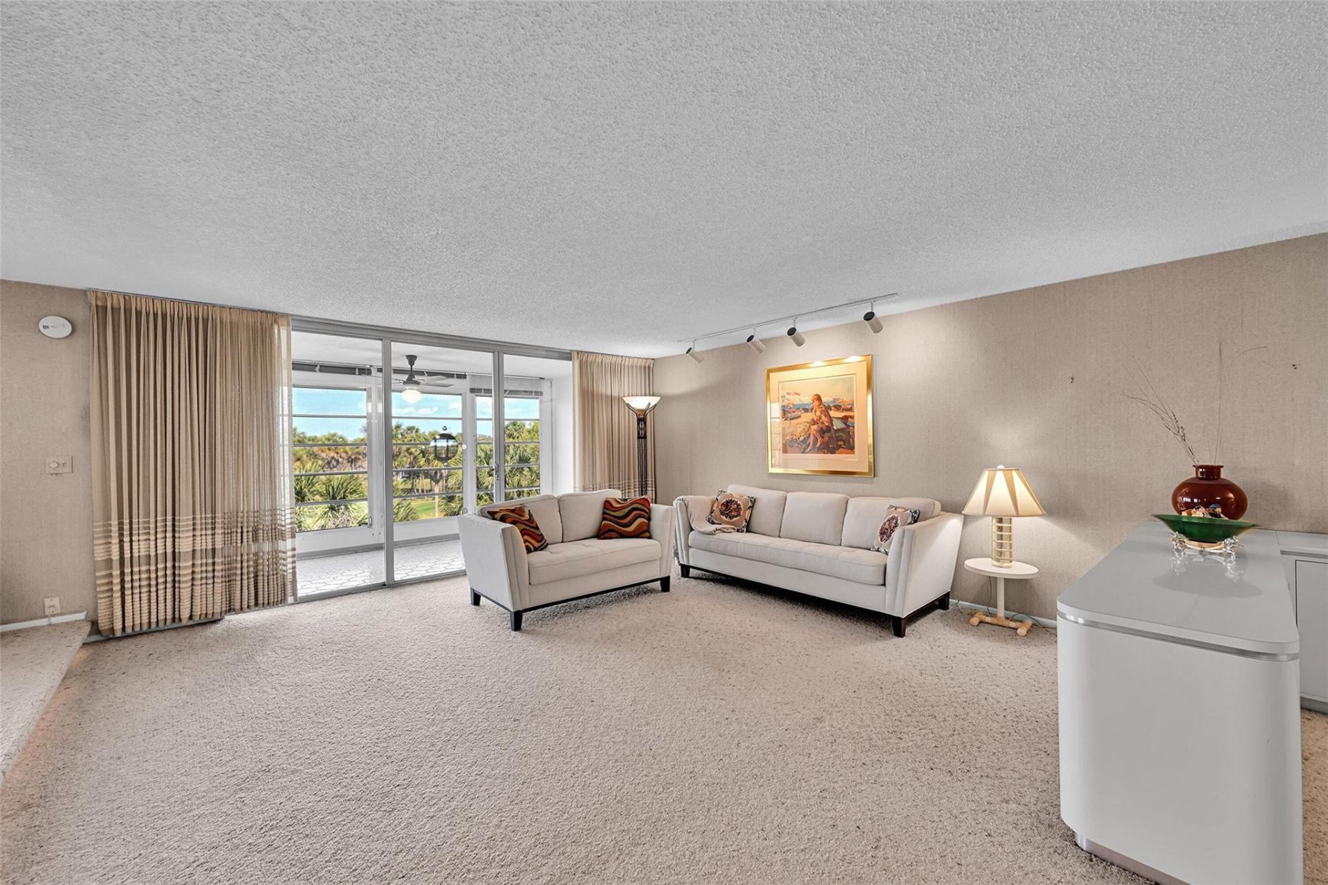 3960 Oaks Clubhouse Drive, Unit 407, Pompano Beach, FL 33069 Photo