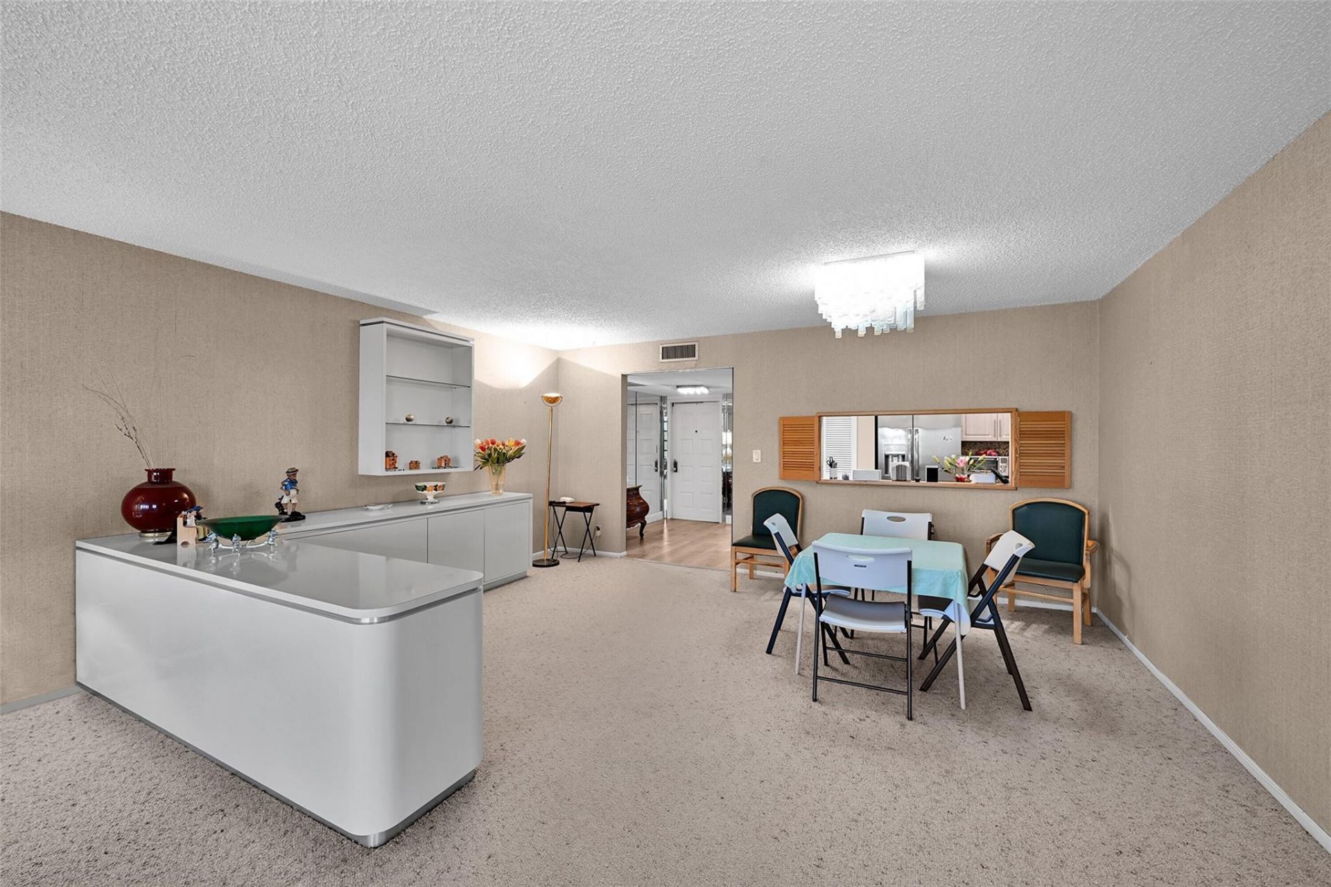 3960 Oaks Clubhouse Drive, Unit 407, Pompano Beach, FL 33069 Photo