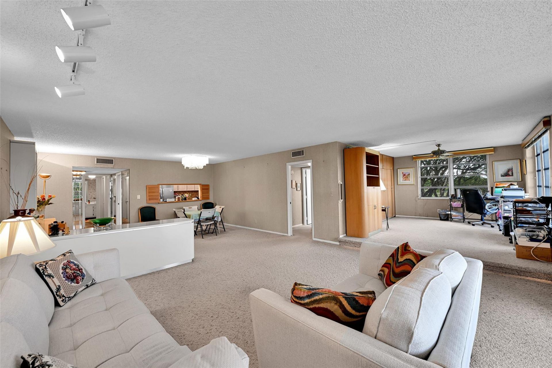 3960 Oaks Clubhouse Drive, Unit 407, Pompano Beach, FL 33069 Photo