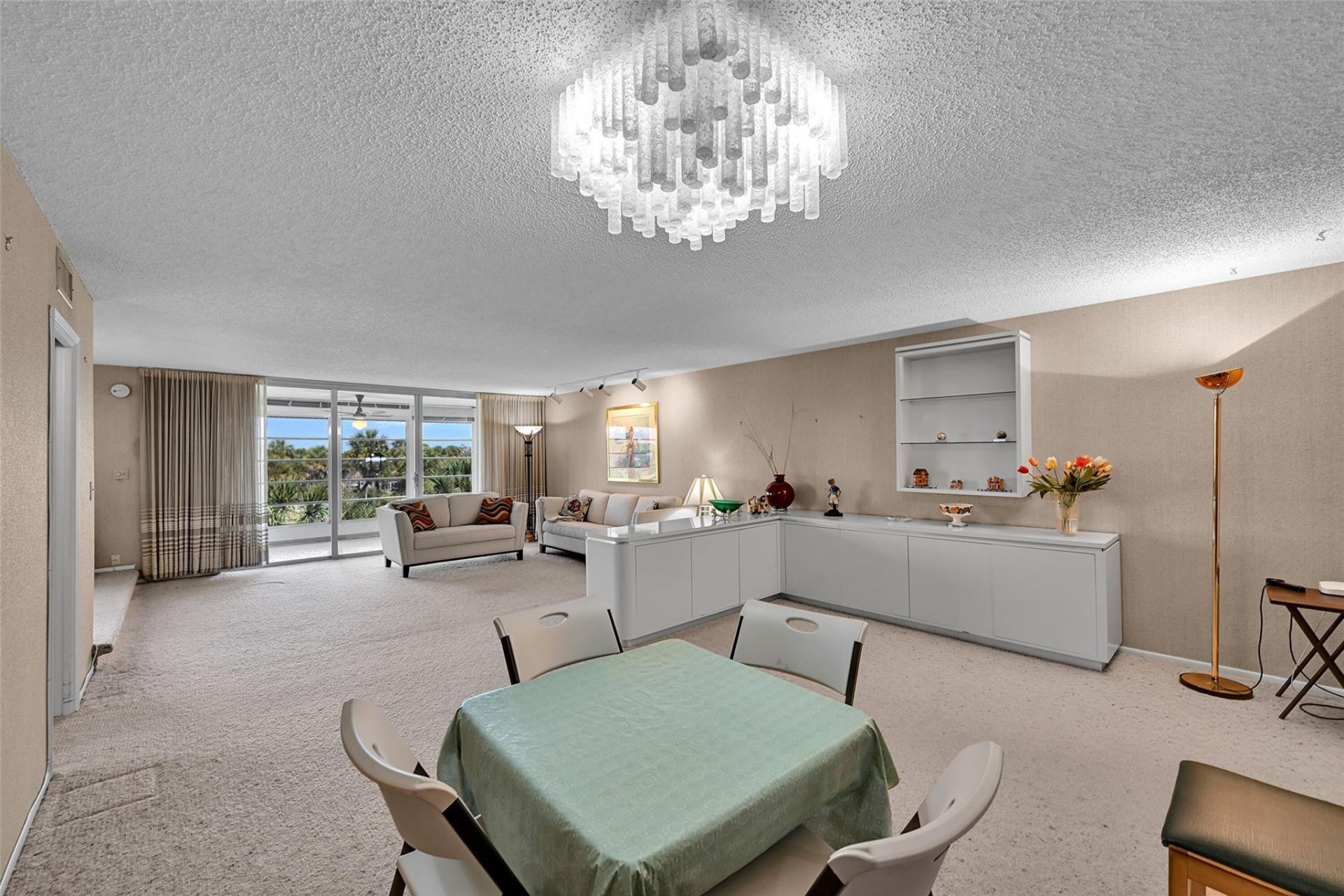 3960 Oaks Clubhouse Drive, Unit 407, Pompano Beach, FL 33069 Photo