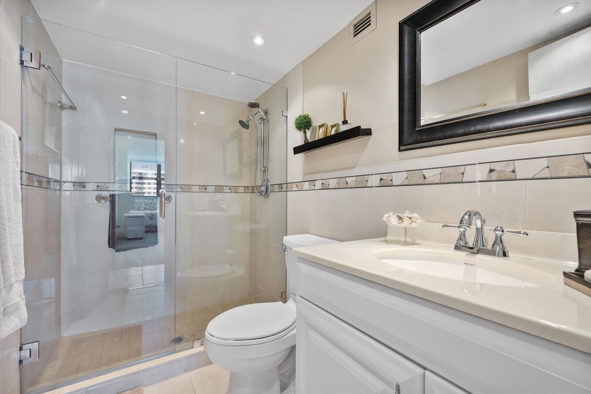 2017 S Ocean Drive, Unit PH1, Hallandale Beach, FL 33009 Photo