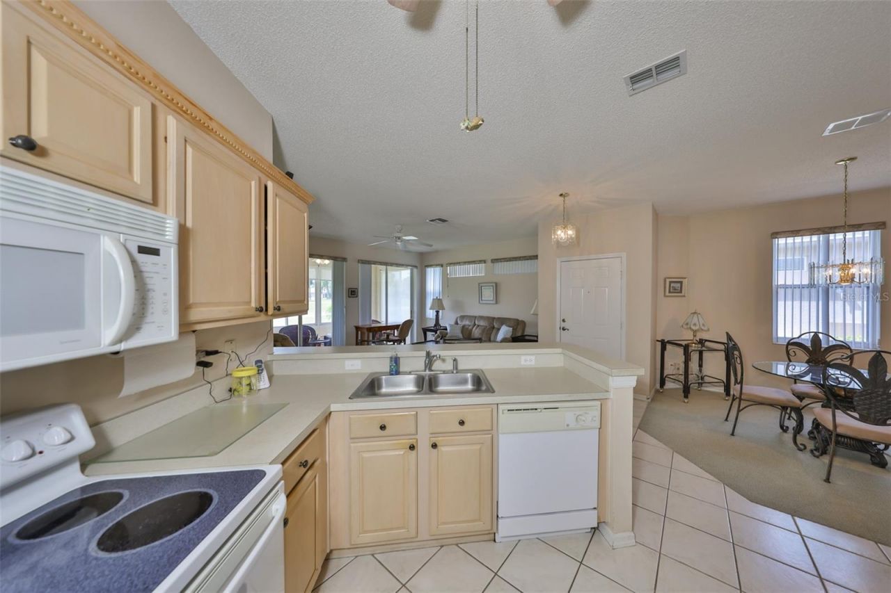 2112 Acadia Greens Drive , Unit 62, Sun City Center, FL 33573 Photo