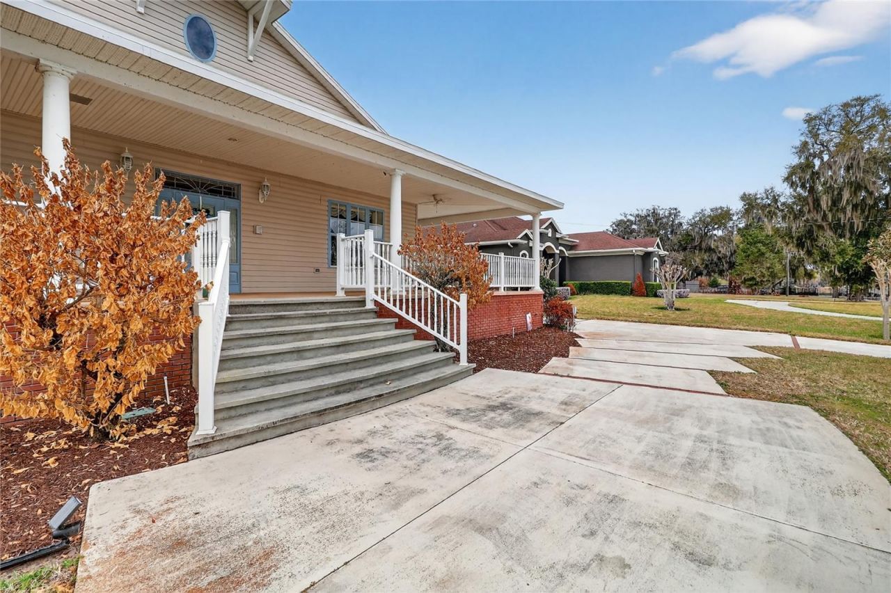 2128 Lake Ariana Boulevard, Auburndale, FL 33823 Photo