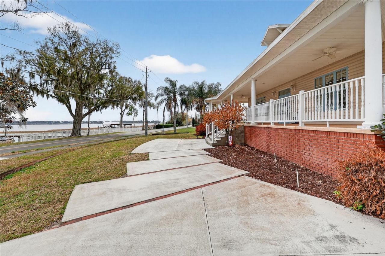 2128 Lake Ariana Boulevard, Auburndale, FL 33823 Photo