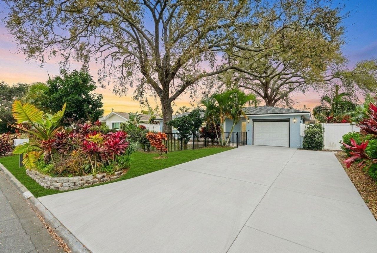 8958 110th Street , Seminole, FL 33772 Photo