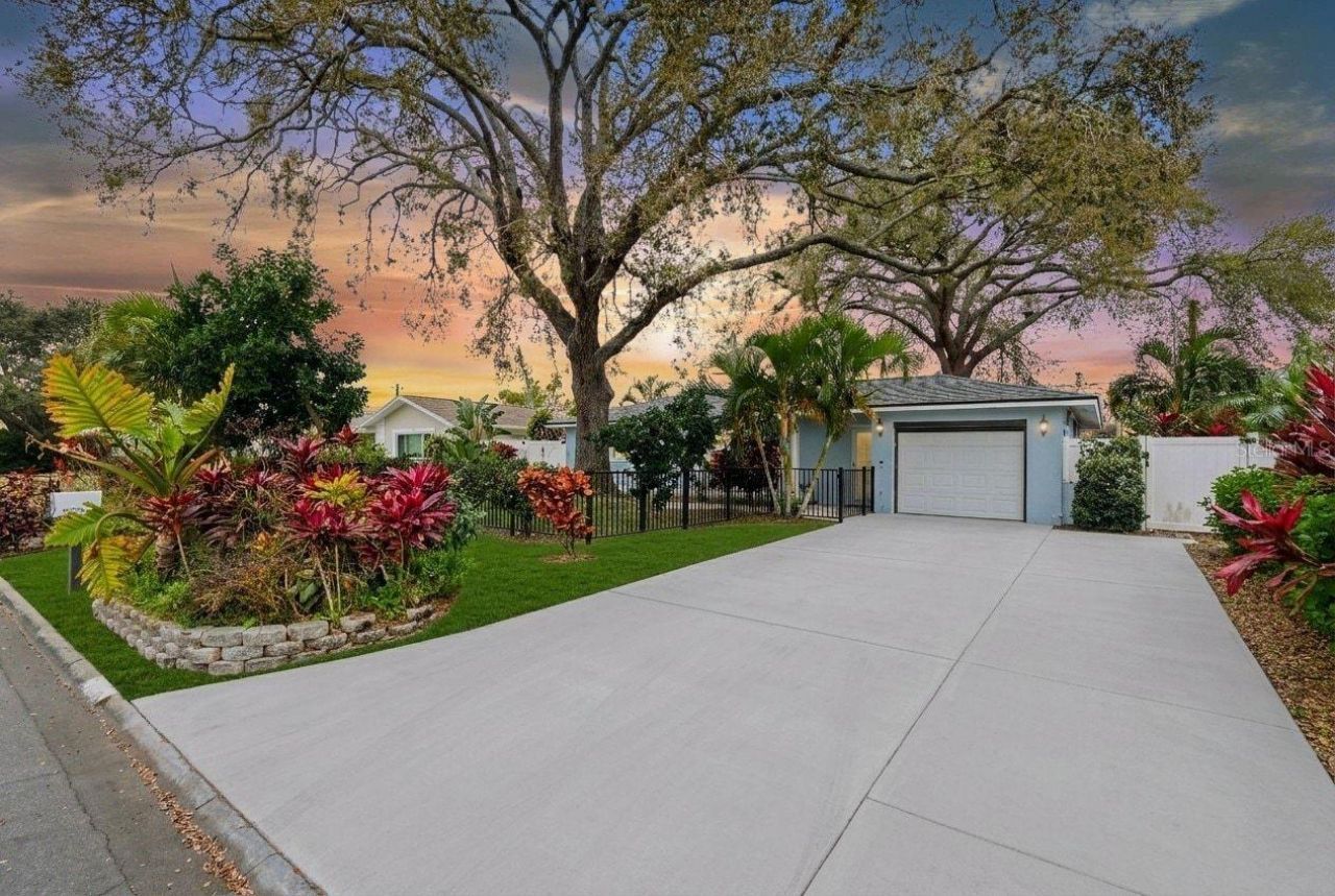 8958 110th Street , Seminole, FL 33772 Photo