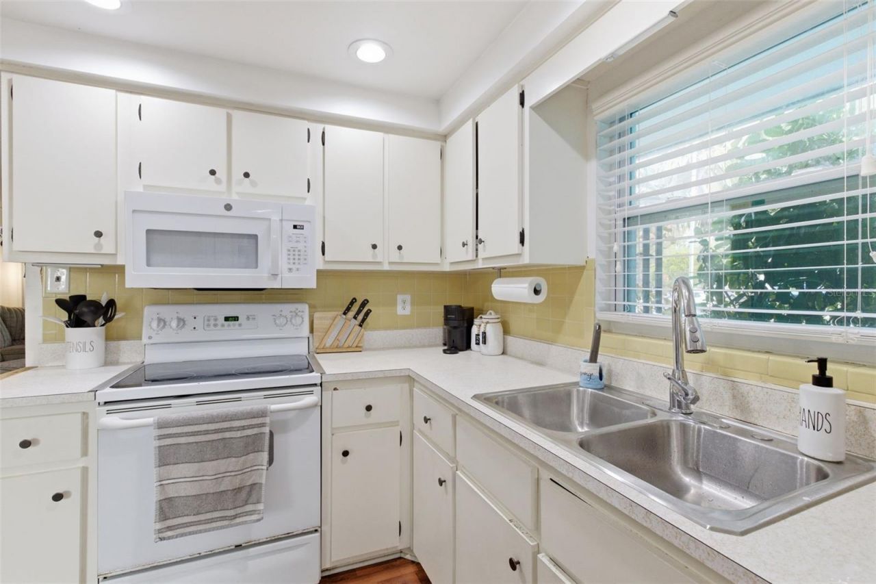 1111 Idlebriar Way , Tarpon Springs, FL 34689 Photo