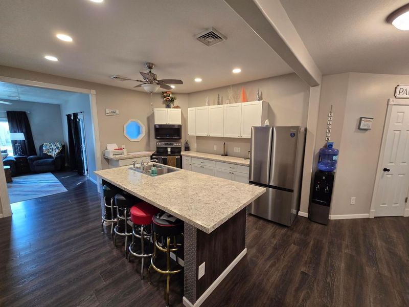 211 E Wapakoneta Street, Waynesfield, OH 45896 Photo 4