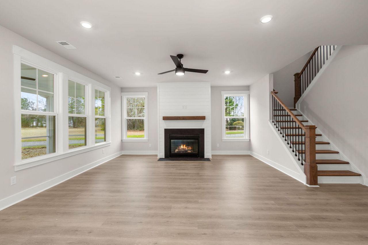 1289 Hamlin Road Photo 10