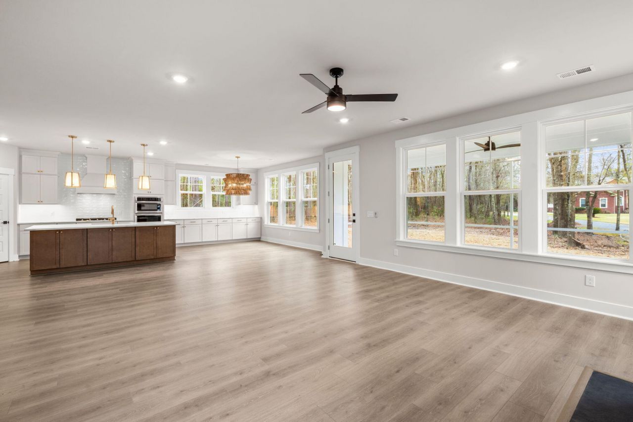 1289 Hamlin Road Photo 13