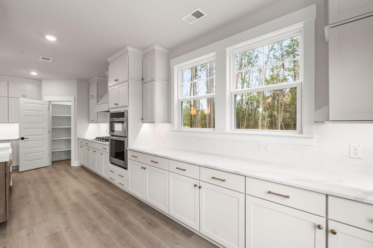 1289 Hamlin Road Photo 17