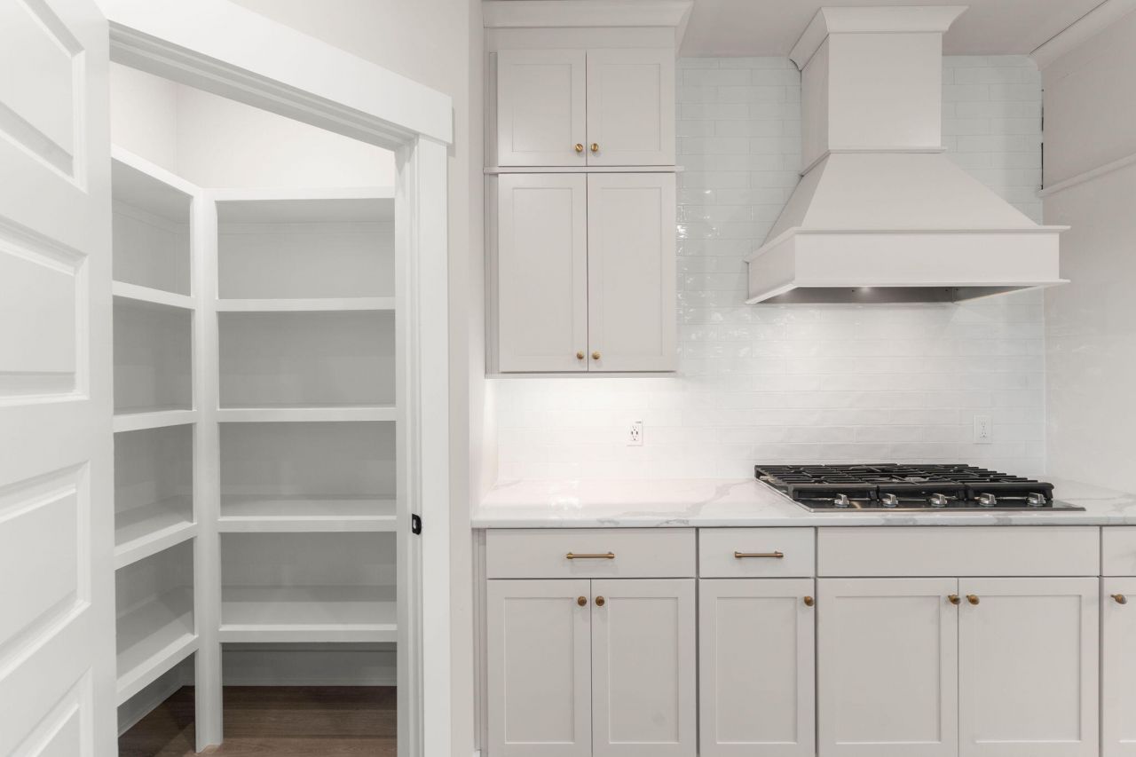 1289 Hamlin Road Photo 18