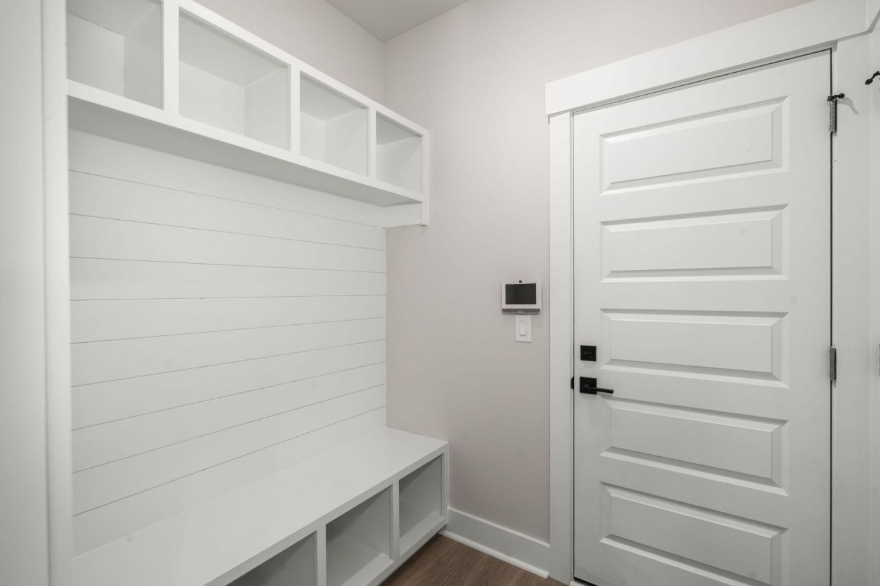 1289 Hamlin Road Photo 26