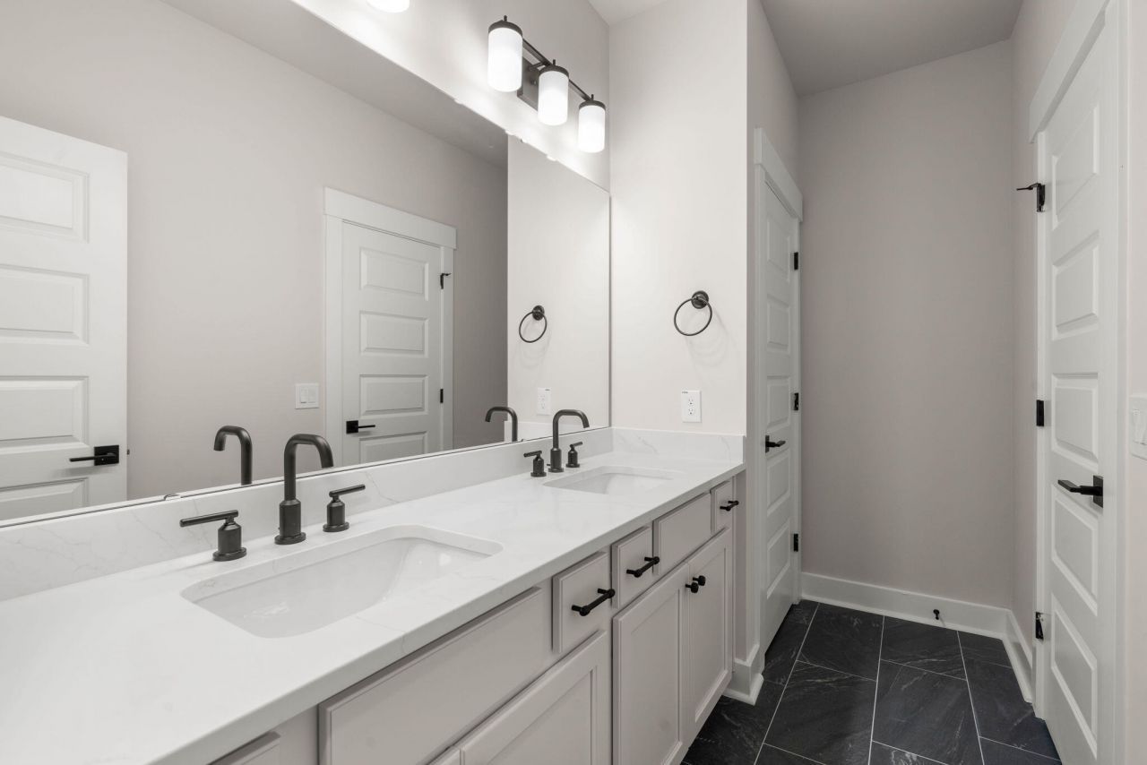 1289 Hamlin Road Photo 41