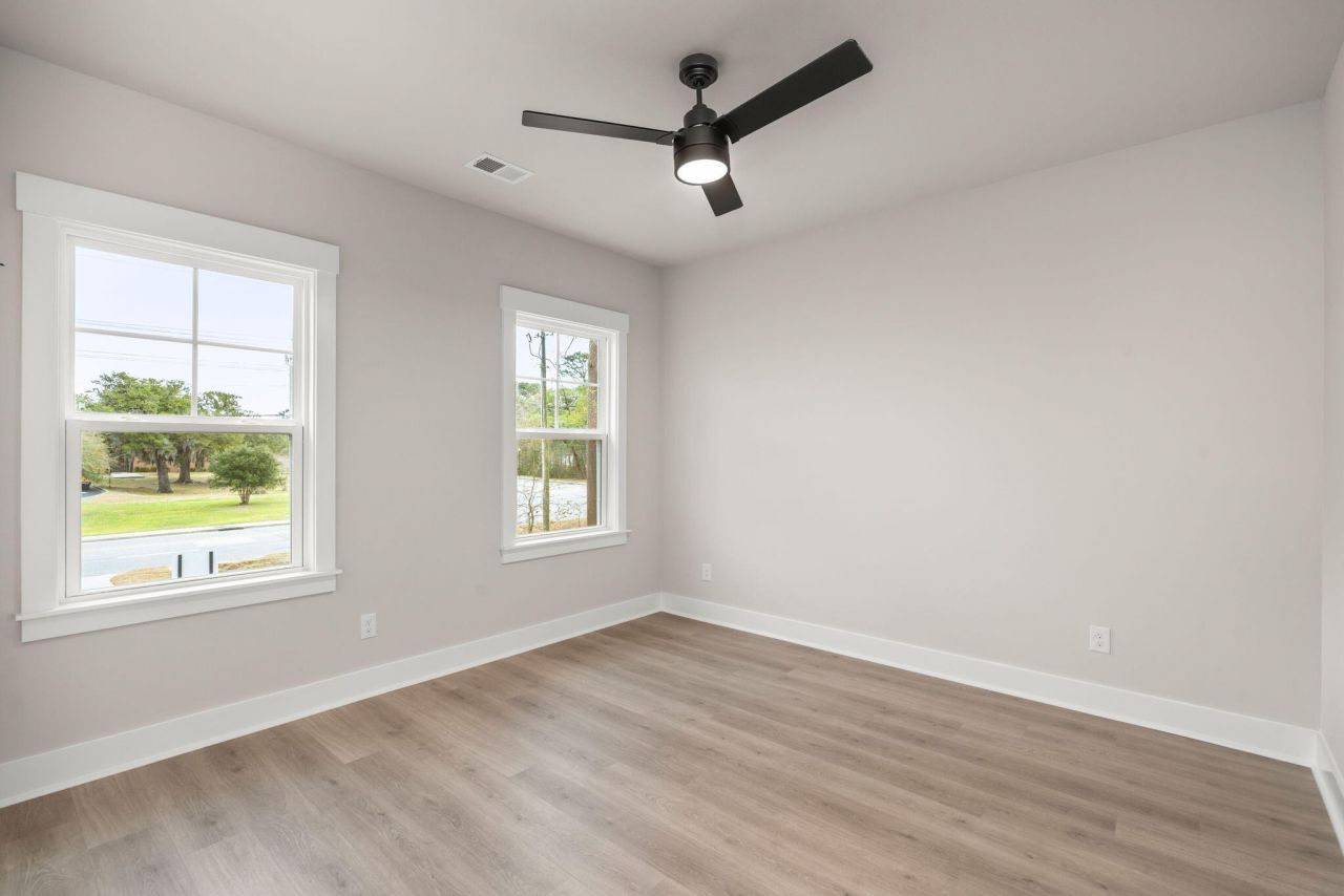 1289 Hamlin Road Photo 46