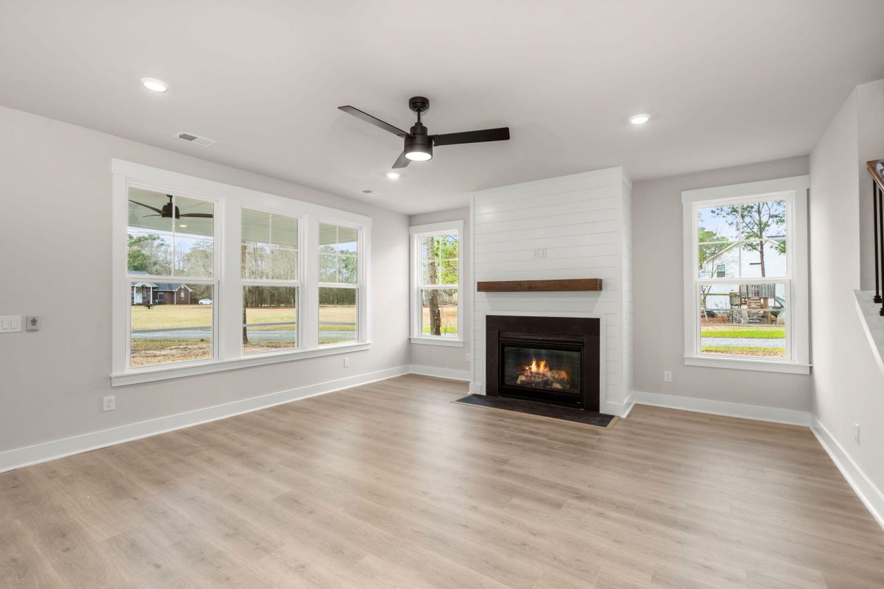 1289 Hamlin Road Photo 9