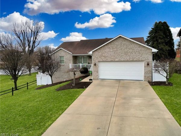 1343 COURTLAND Road, Weirton, WV 26062