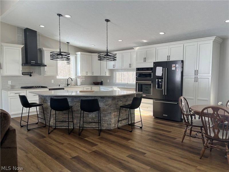 13325 Longspur Court, Valley View, OH 44125 Photo 2