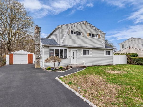 1520 N Thompson Drive, Bay Shore, NY 11706