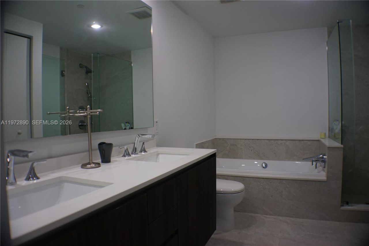 488 NE 18th St , Unit 2008, Miami, FL 33132 Photo