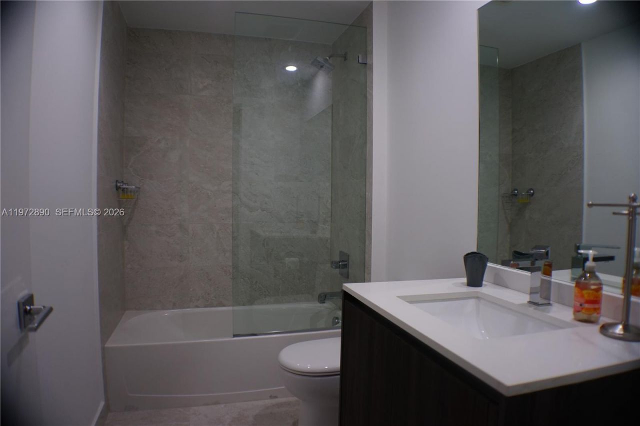 488 NE 18th St , Unit 2008, Miami, FL 33132 Photo