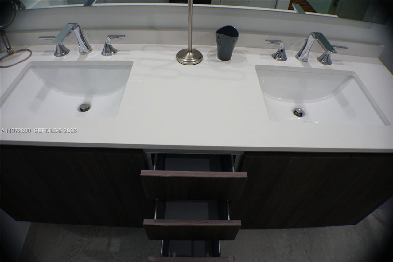 488 NE 18th St , Unit 2008, Miami, FL 33132 Photo