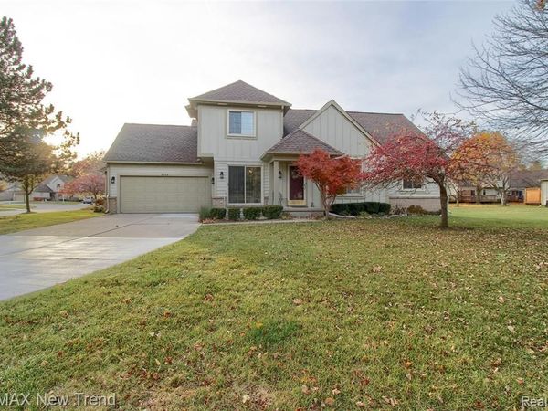 2759 Maple Forest Drive, Wixom, MI 48393