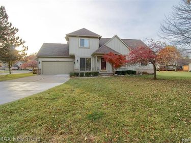 2759 Maple Forest Drive, Wixom, MI 48393