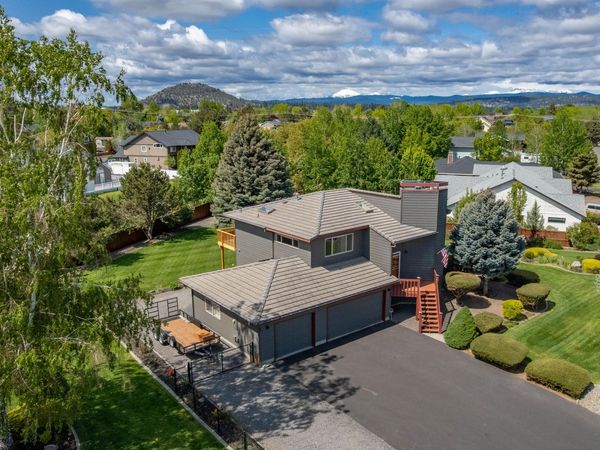 21445 Bradetich Loop, Bend, OR 97701