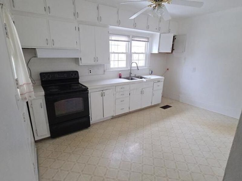 80 S Hartford Avenue , Centerburg, OH 43011 Photo 2