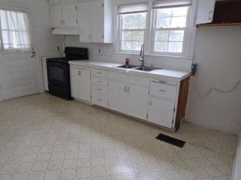 80 S Hartford Avenue , Centerburg, OH 43011 Photo 3