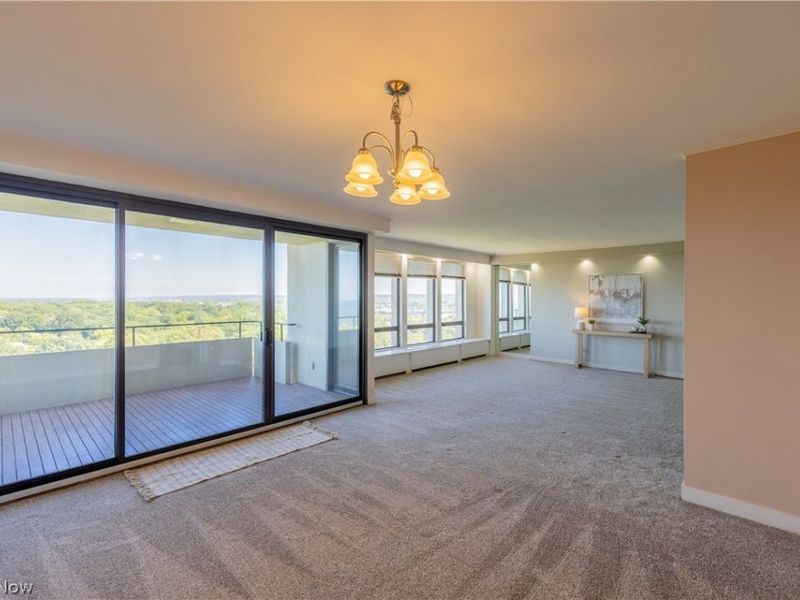 1 Lakeshore Boulevard , Bratenahl, OH 44108 Photo 18