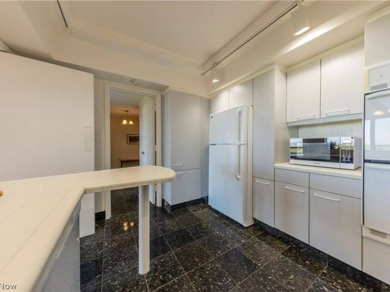 1 Lakeshore Boulevard , Bratenahl, OH 44108 Photo 22