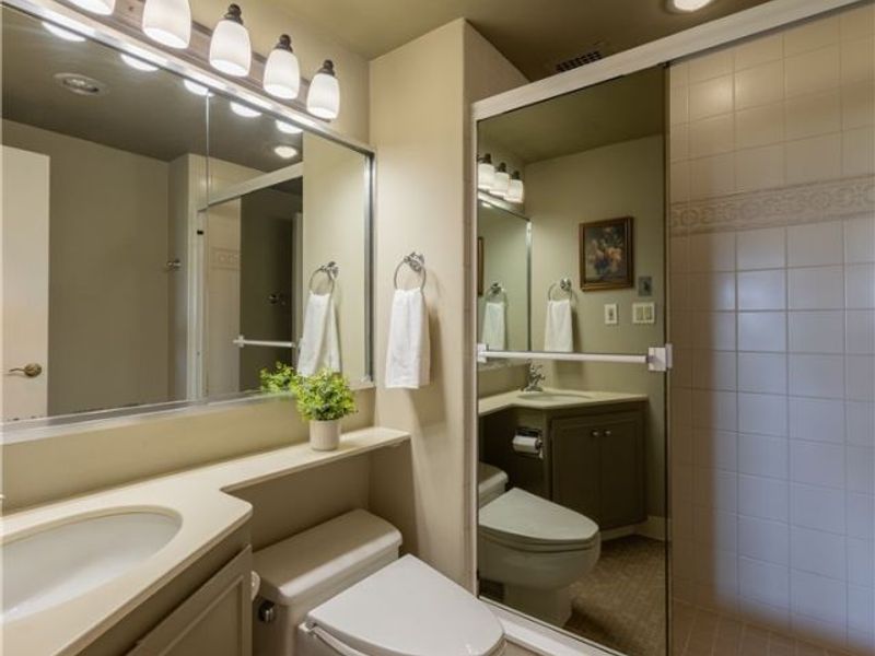 1 Lakeshore Boulevard , Bratenahl, OH 44108 Photo 40