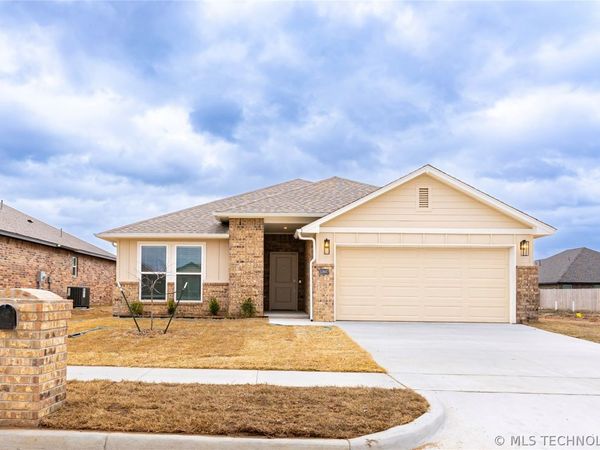 10897 S 271st East Avenue, Coweta, OK 74429