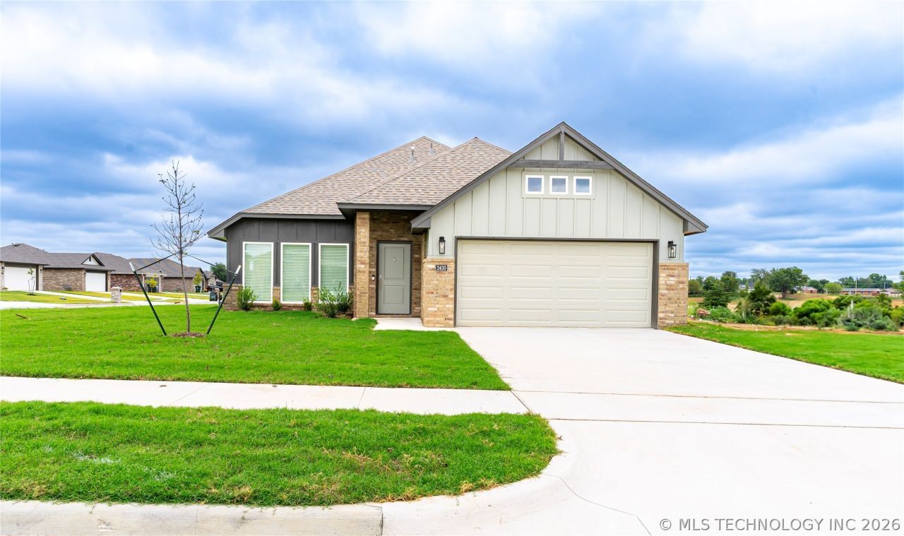 2430 W South Street, Collinsville, OK 74021 Main Photo