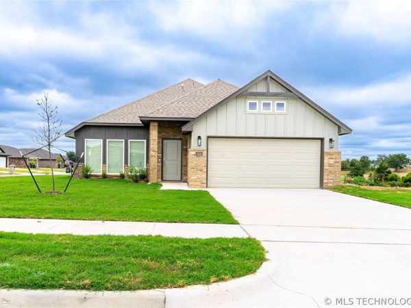 2430 W South Street, Collinsville, OK 74021