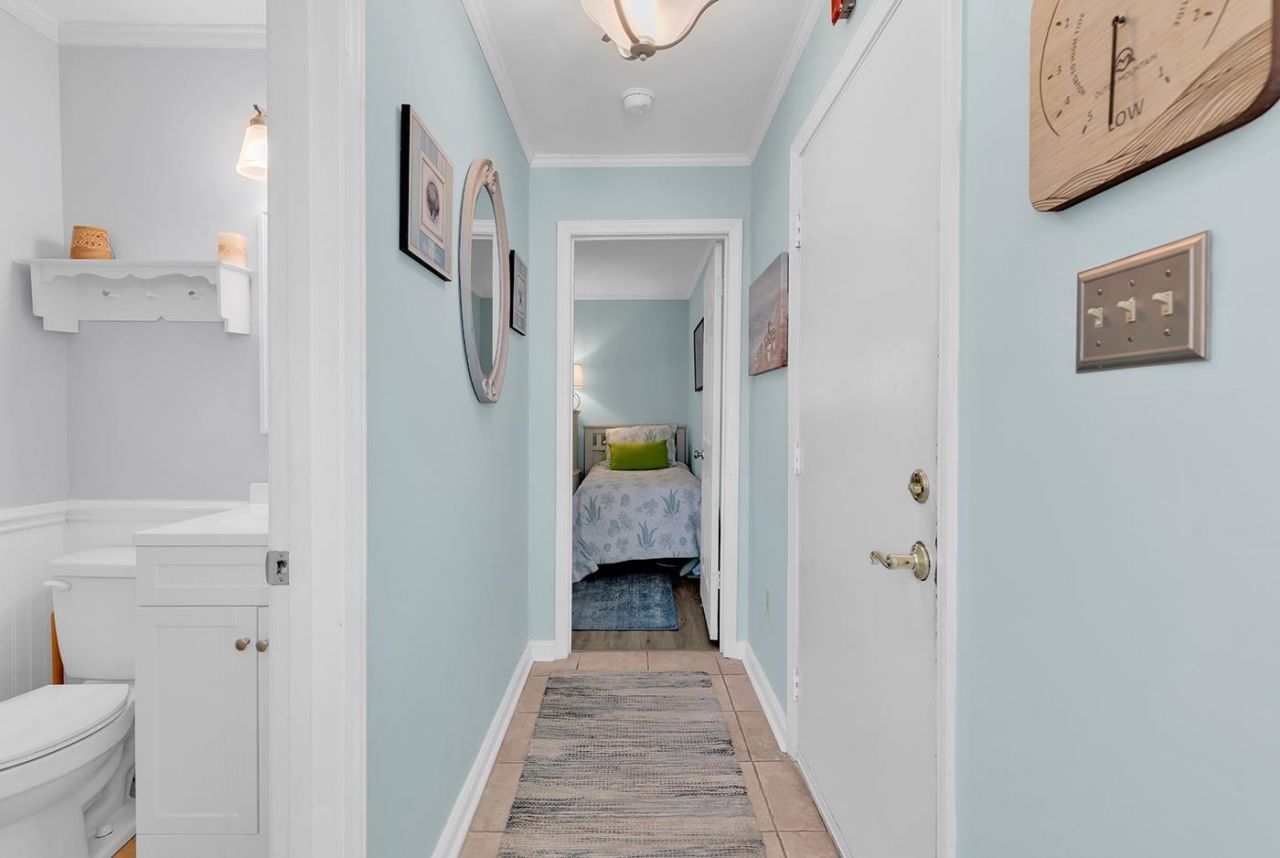 609 Hillside Dr. S  Photo 11