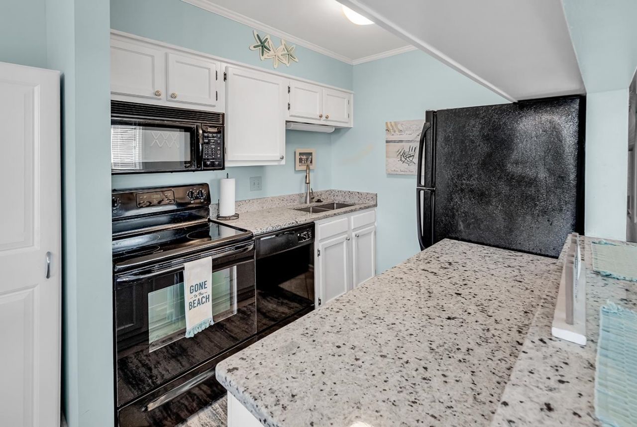 609 Hillside Dr. S  Photo 18