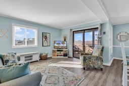 609 Hillside Dr. S  photo 4