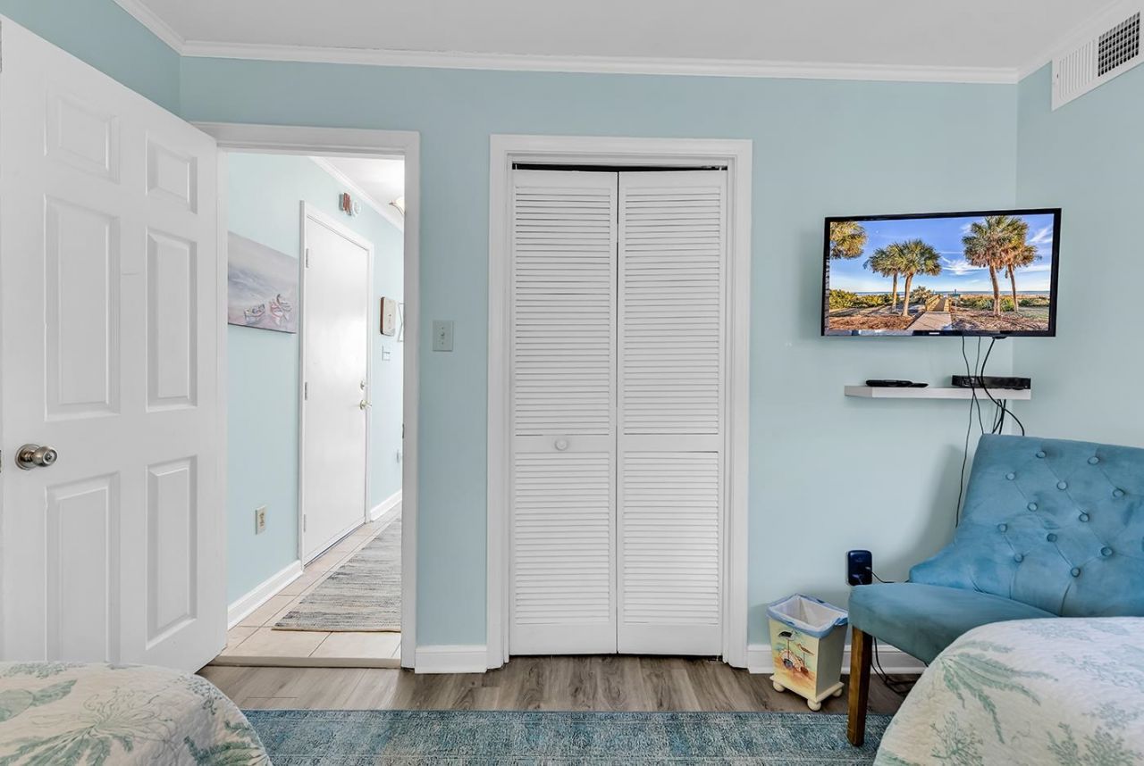 609 Hillside Dr. S  Photo 7