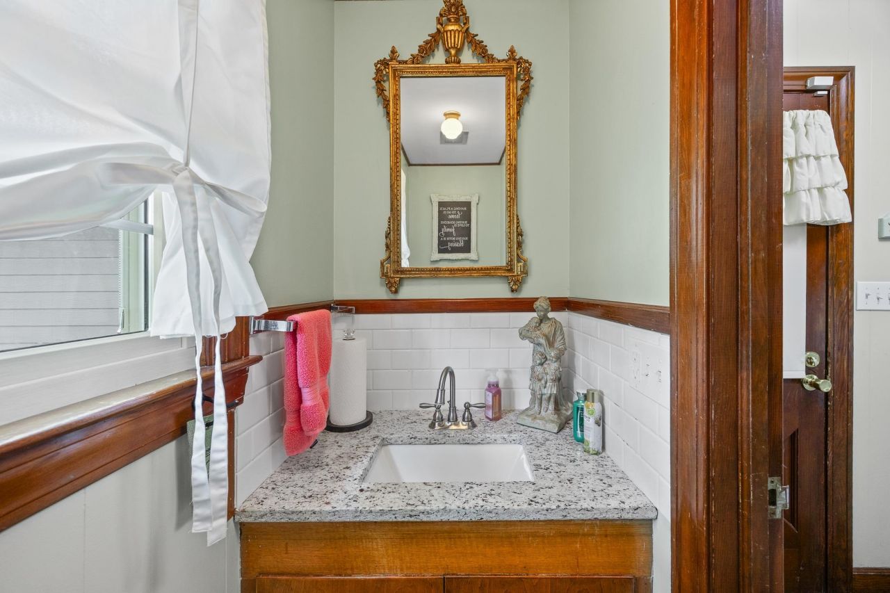 481 Fox Bay Rd.  Photo 14