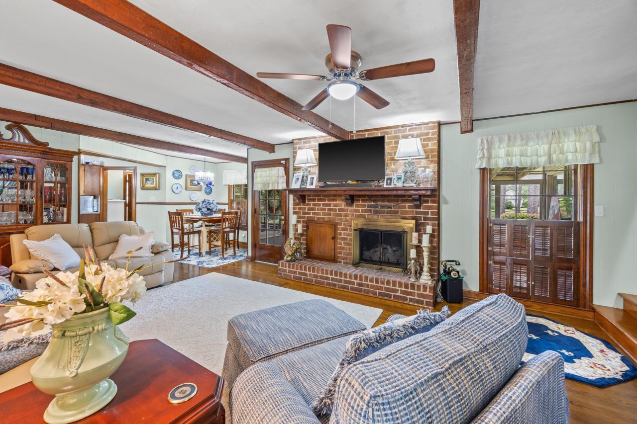 481 Fox Bay Rd.  Photo 7