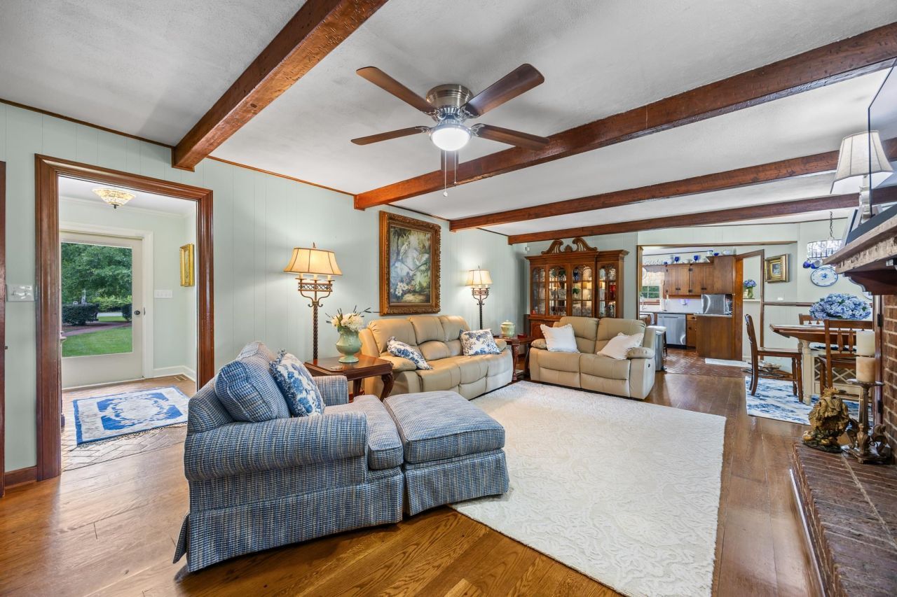 481 Fox Bay Rd.  Photo 8