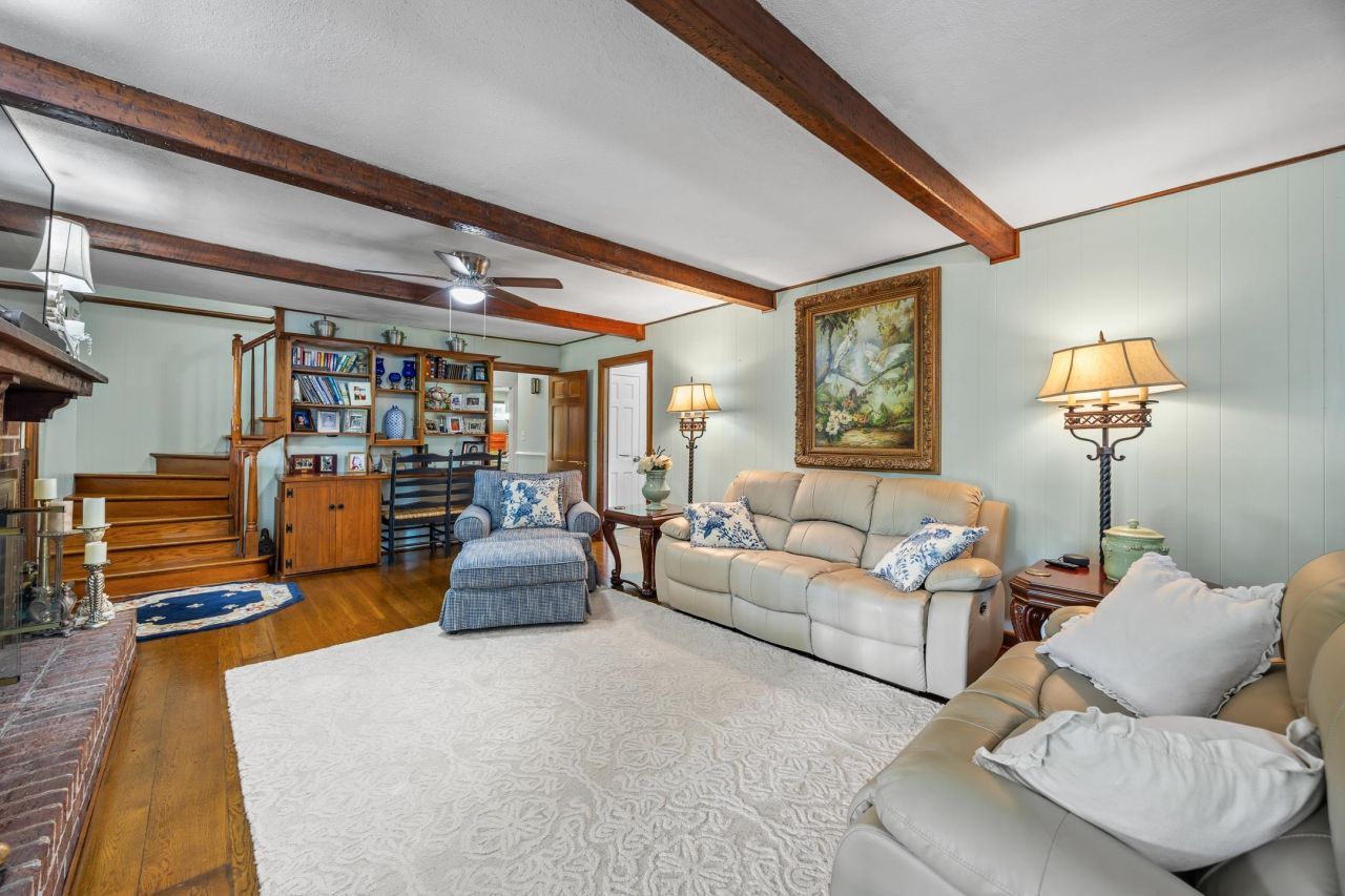 481 Fox Bay Rd.  Photo 9