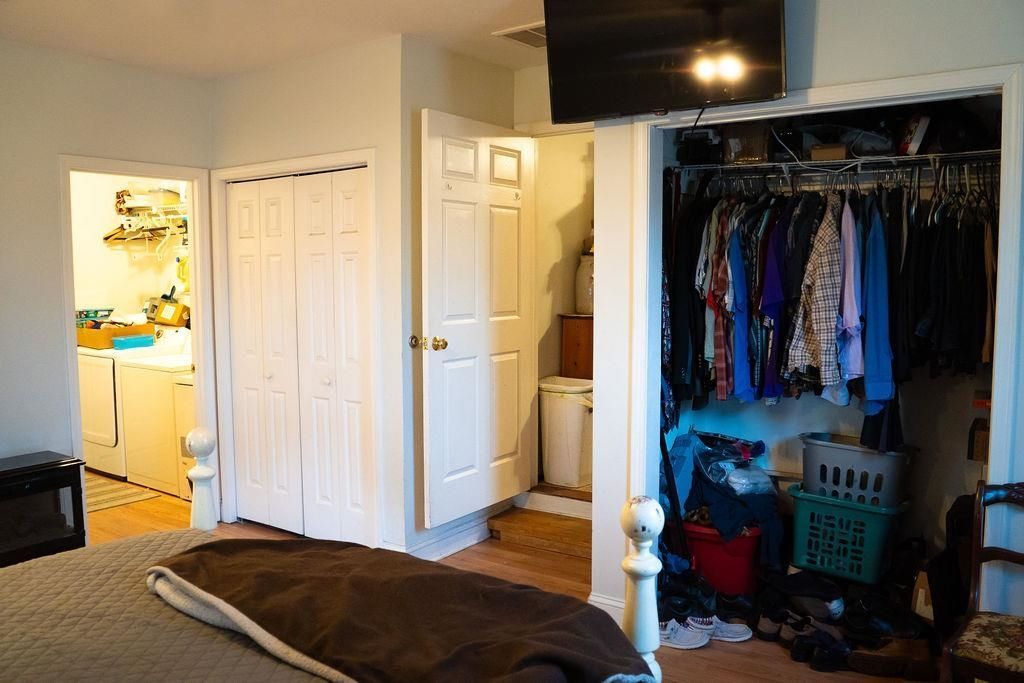 2064 Martin St.  Photo 12