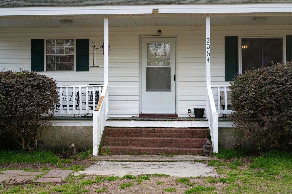 2064 Martin St.  Photo 4