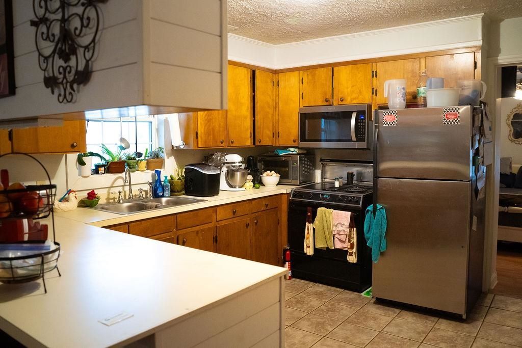 2064 Martin St.  Photo 7